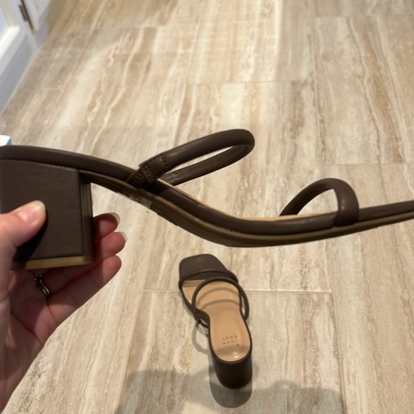 Brown square toe strappy slide heels - Picture 2 of 4